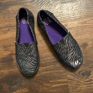 Tom’s Alpargata Black & Silver Shimmer Print Youth 5 (about women’s 7) Twins